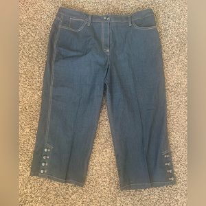 New without tags Larry Levine Jean capris.